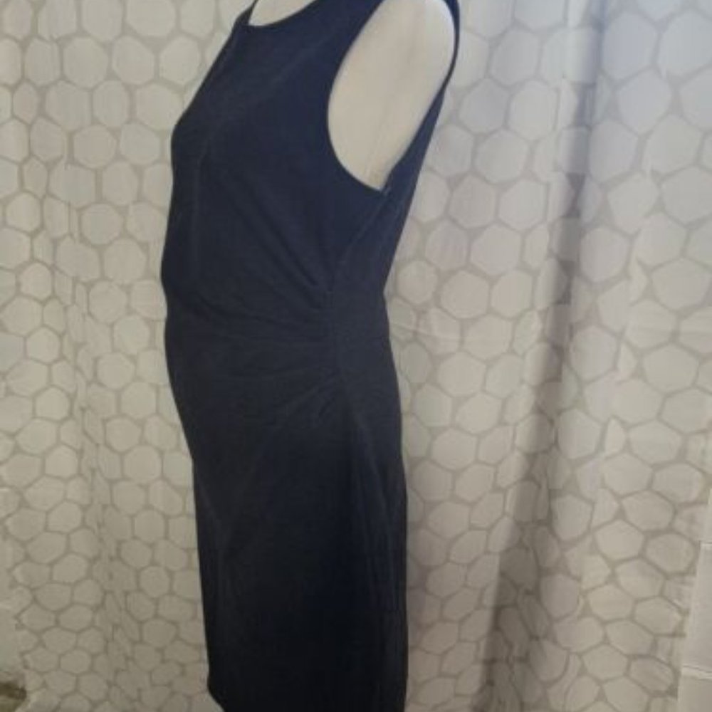 Kenneth Cole Dress with ruched hip and zippered back in contrasting GRAY Sz 12p